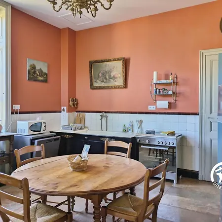 בית נופש Chateau De La Roche, 11-12 Personnes