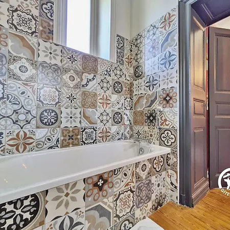 Chateau De La Roche, 11-12 Personnes * Ahuillé