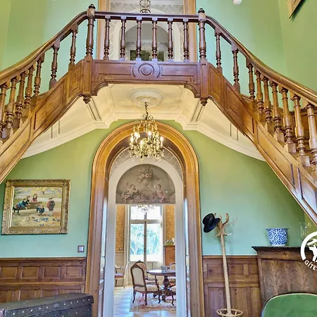 Chateau De La Roche, 11-12 Personnes * Ahuillé