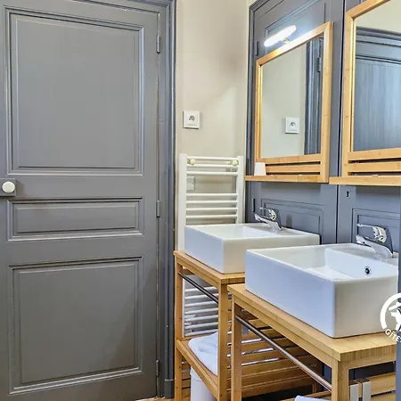 Chateau De La Roche, 11-12 Personnes