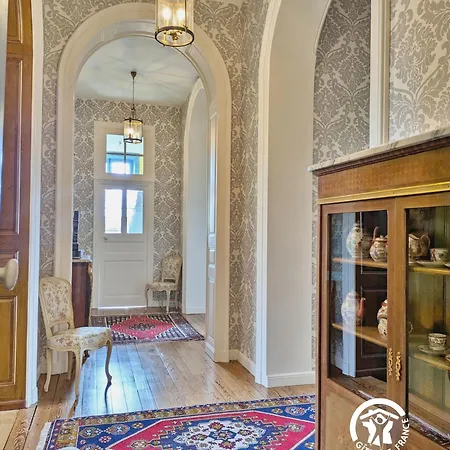 Chateau De La Roche, 11-12 Personnes בית נופש