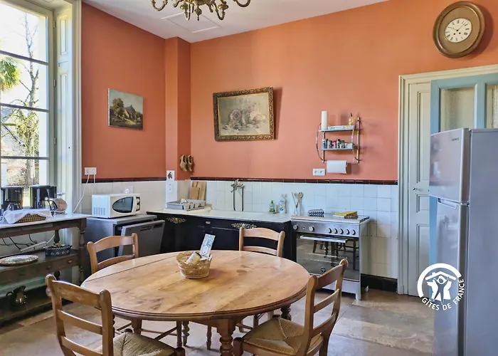 Semesterbostad Chateau De La Roche, 11-12 Personnes