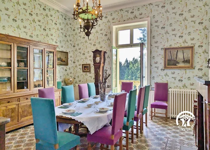 Chateau De La Roche, 11-12 Personnes Ahuillé