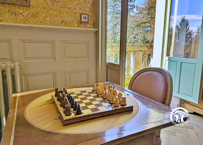 Chateau De La Roche, 11-12 Personnes * Ahuillé