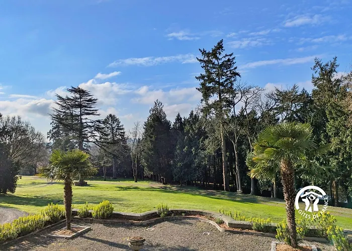 Chateau De La Roche, 11-12 Personnes * Ahuillé