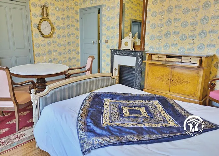 Chateau De La Roche, 11-12 Personnes * Ahuillé