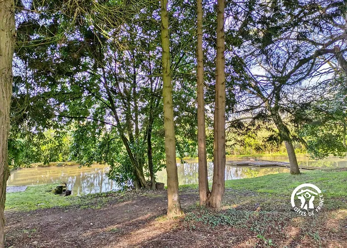 Chateau De La Roche, 11-12 Personnes * Ahuillé