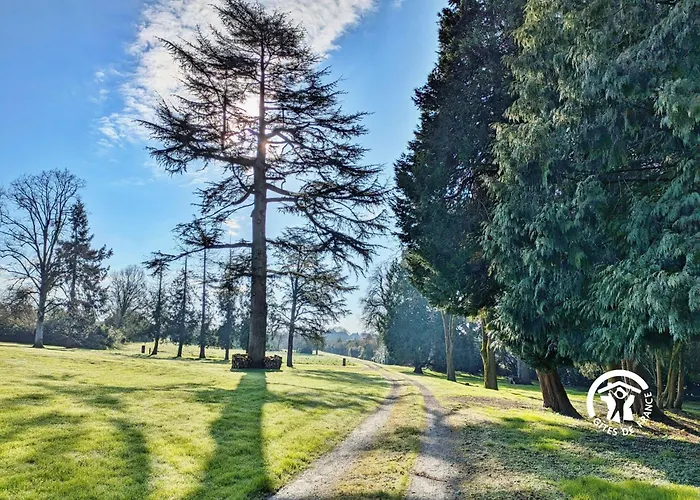 Chateau De La Roche, 11-12 Personnes * Ahuillé